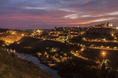 Toledo Panoraması gün batımında