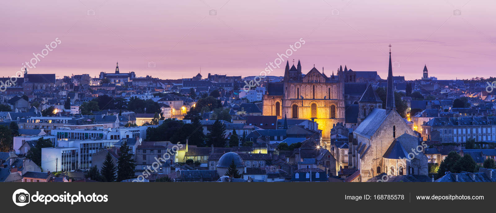 Panorama De Poitiers Avec La Cathédrale Saint Pierre