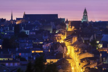 Poitiers Panoraması Notre-Dame la Grande ile gün batımında