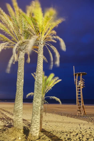 Badvakt tornet på stranden i Peniscola — Stockfoto