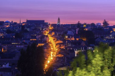 Poitiers Panoraması Notre-Dame la Grande ile gün batımında