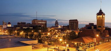 Springfield panorama ile eski ve yeni State Capitol Binası