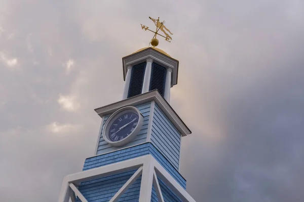 Pequena torre de relógio no porto de Halifax — Fotografia de Stock