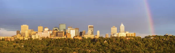 Regnbåge över Edmonton — Stockfoto