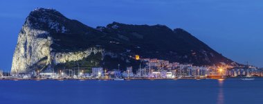 La Linea de la Concepcion görülen Gibraltar Panoraması