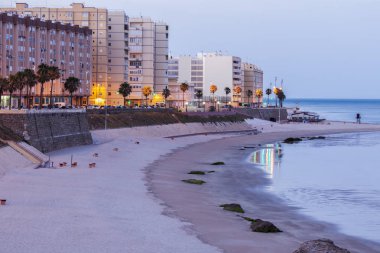 Cadiz şafakta Beach'de