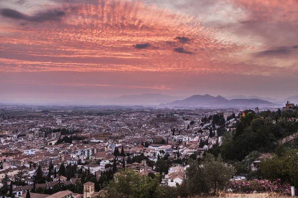 Panorama de Granada ao pôr do sol — Fotografia de Stock