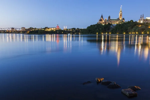Parliament Hill and Ottawa River — Stock Photo, Image