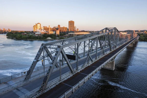 Alexandrabrücke und gatineau panorama — Stockfoto