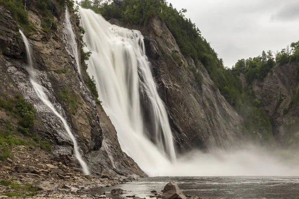 ケベック州のモンモランシーの滝 — ストック写真