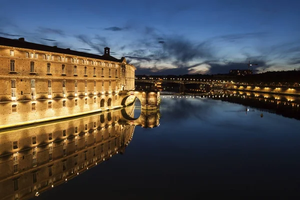 Pont Saint-Pierre en Hotel Dieu Saint Jacques — Stockfoto