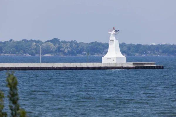 Burlington Canal Pier farol por Lago Ontário — Fotografia de Stock