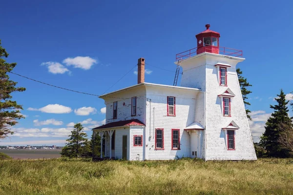 Blockhus Point Lighthouse på Prince Edward Island — Stockfoto