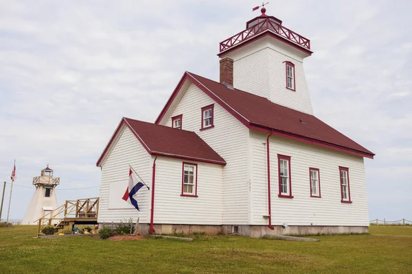Ahşap Prince Edward Island aralığı arka deniz feneri Adaları — Stok fotoğraf