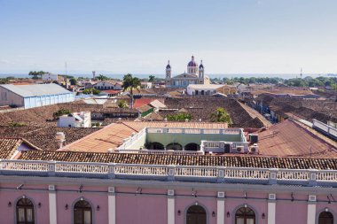 Granada katedral ve şehir panoraması. Granada, Nicaragua.