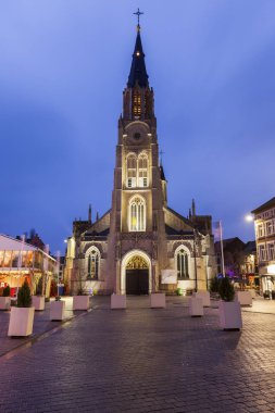 Şafakta Sint Truiden 'daki ana meydanda. Sint Truiden, Flaman Bölgesi, Belçika.