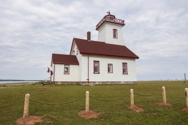 Ahşap Adaları aralığı arka Prince Edward Island deniz feneri. Prince Edward Island, Kanada.