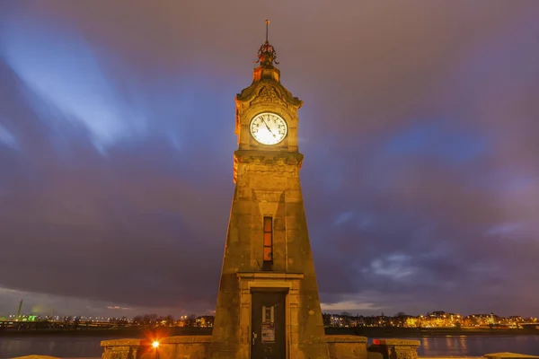 Pegeluhr 뒤셀도르프에 시계탑 뒤셀도르프 웨스트 — 스톡 사진