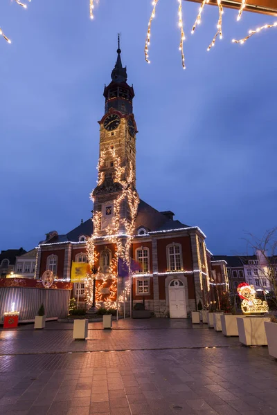 Praça principal em Sint Truiden ao amanhecer — Fotografia de Stock