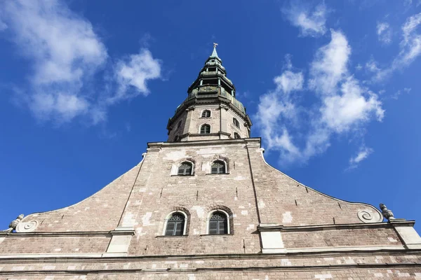 De kerk van St. Peter in Riga — Stockfoto