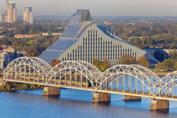 Eisenbahnbrücke in Riga — Stockfoto
