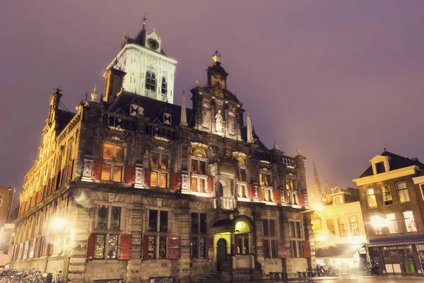 Hôtel de ville de Delft la nuit — Photo