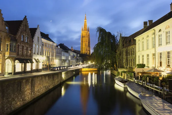 Kerkelijk van onze vrouw in Brugge — Stockfoto