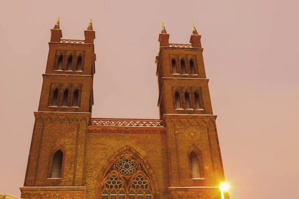 Chiesa a Berlino vista al crepuscolo — Foto Stock