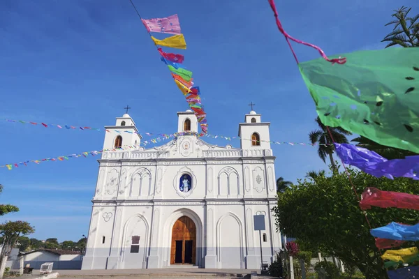 Onze lieve vrouw van de veronderstelling kerk in Ahuachapan — Stockfoto