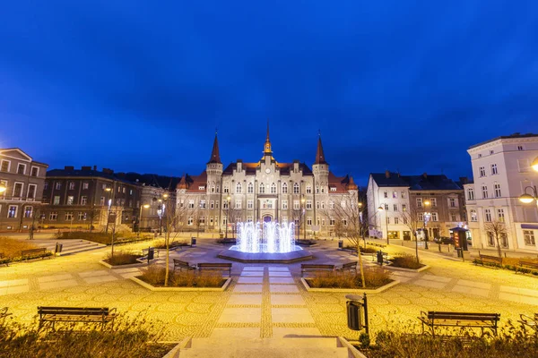 Ayuntamiento de Walbrzych por la noche — Foto de Stock