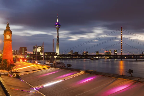 Pegeluhr, klocktornet i Düsseldorf — Stockfoto