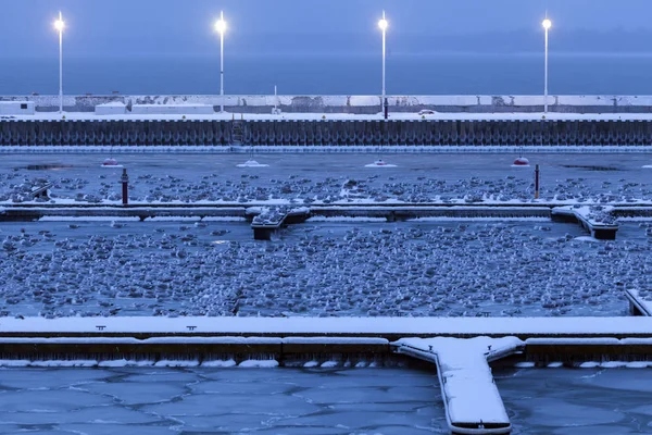 在冬季风光的索波特码头码头 — 图库照片