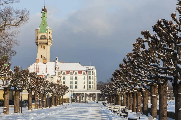 Faro de Sopot en el paisaje de invierno —  Fotos de Stock