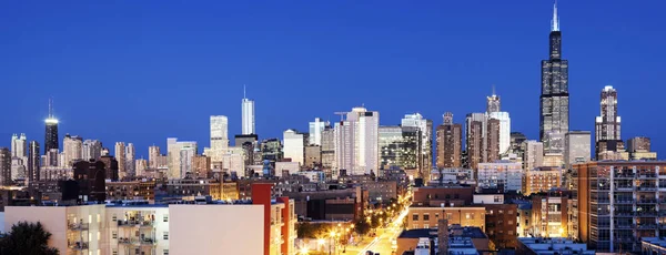 Blå kväll i Chicago - Visa från västsidan — Stockfoto