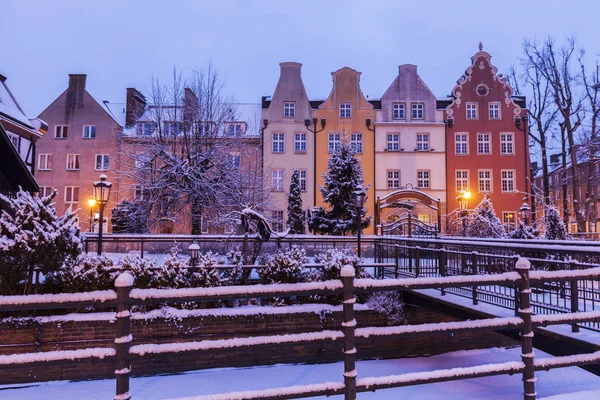 Arkitekturen i Gdansk på natten — Stockfoto