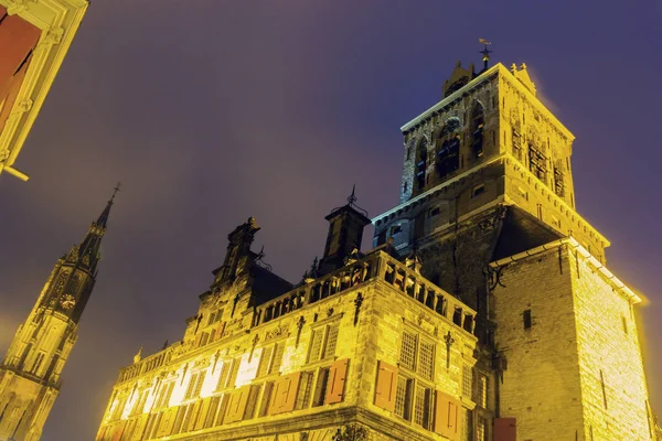 Hôtel de ville de Delft la nuit — Photo