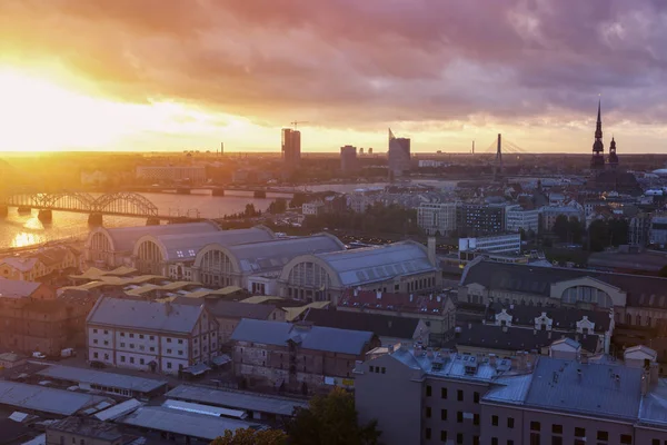 Panorama de Riga au coucher du soleil — Photo