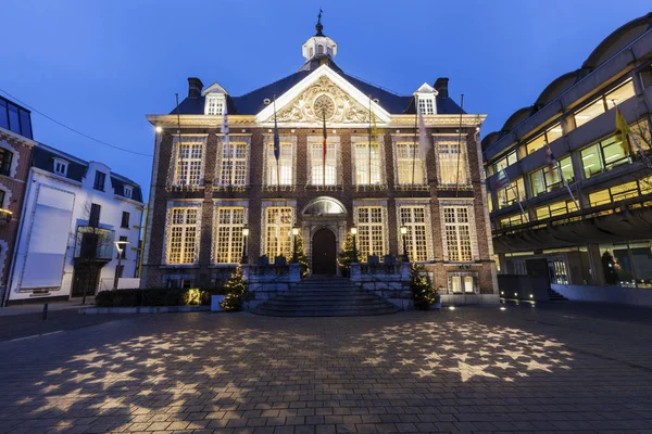夜ハッセルト市庁舎 — ストック写真