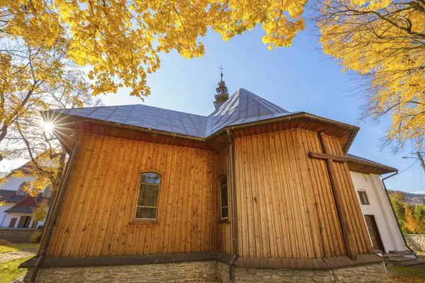 Dřevěný kostel v Tylmanowě — Stock fotografie