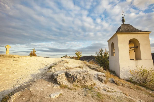 Скальная церковь Оргеева Вечи в Требужени — стоковое фото