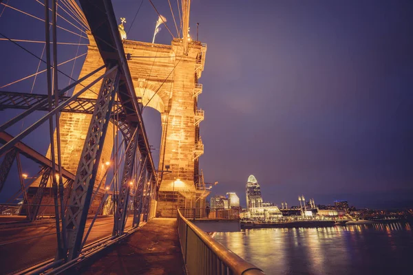 John A. Roebling Puente colgante en Cincinnati — Foto de Stock