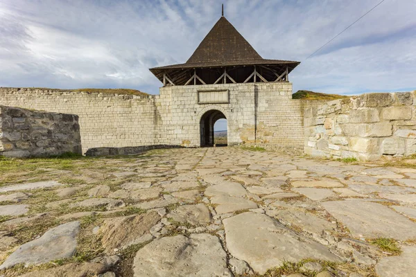 Old gate in Khotyn — Stock Photo, Image