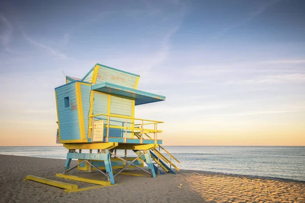 Lifeguard booth in Miami Beach — Stock Photo, Image