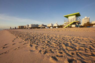 Miami Beach 'te cankurtaran kulübesi.