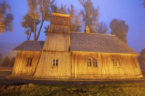 Dřevěný kostel sv. Kateřiny ve Sromowce Nizne — Stock fotografie