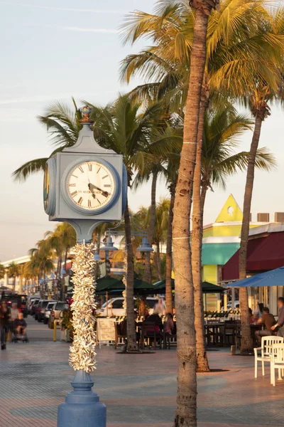 Fort Myers Plajı 'ndaki sokak saati. — Stok fotoğraf