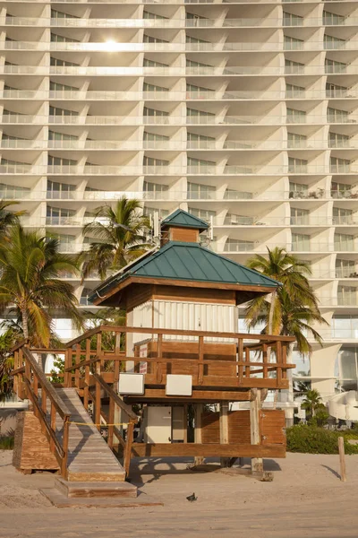 Lifeguard booth - Sunny Isles Beach — Stock Photo, Image