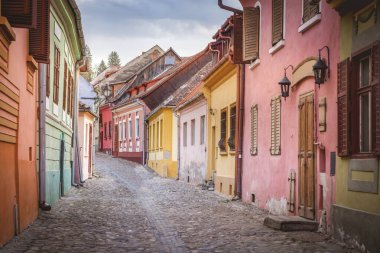 Sighisoara'nın renkli sokakları. Sighisoara, Mures County, Romanya.