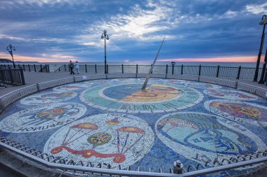Svetlogorsk'ta güneş saati. Svetlogorsk, Kaliningrad Oblastı, Rusya Federasyonu.
