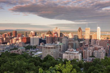 Gün batımında Montreal Panoraması. Montreal, Quebed, Kanada.